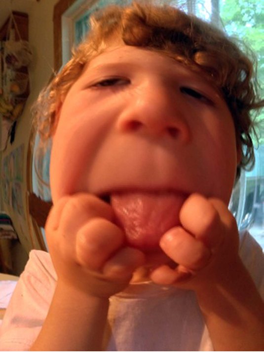 Oliver sends his CrazyPhotoBooth Selfie to Don