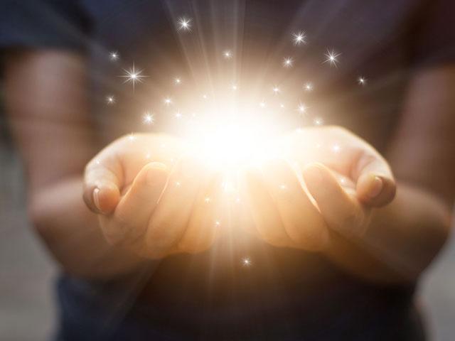 hands-light-spirit_SI